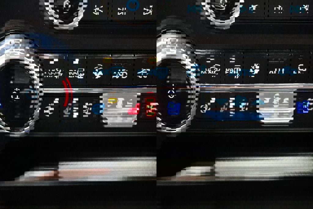 Used 2023 Ford F150 Lariat w/ Equipment Group 502A High image 28