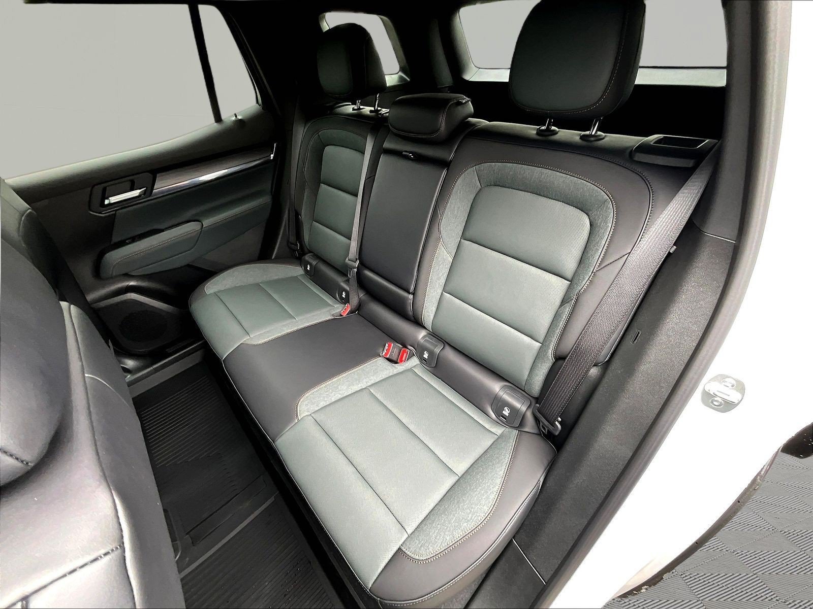 New 2026 GMC Terrain AT4 w/ Technology Package II AWD/4WD image 18