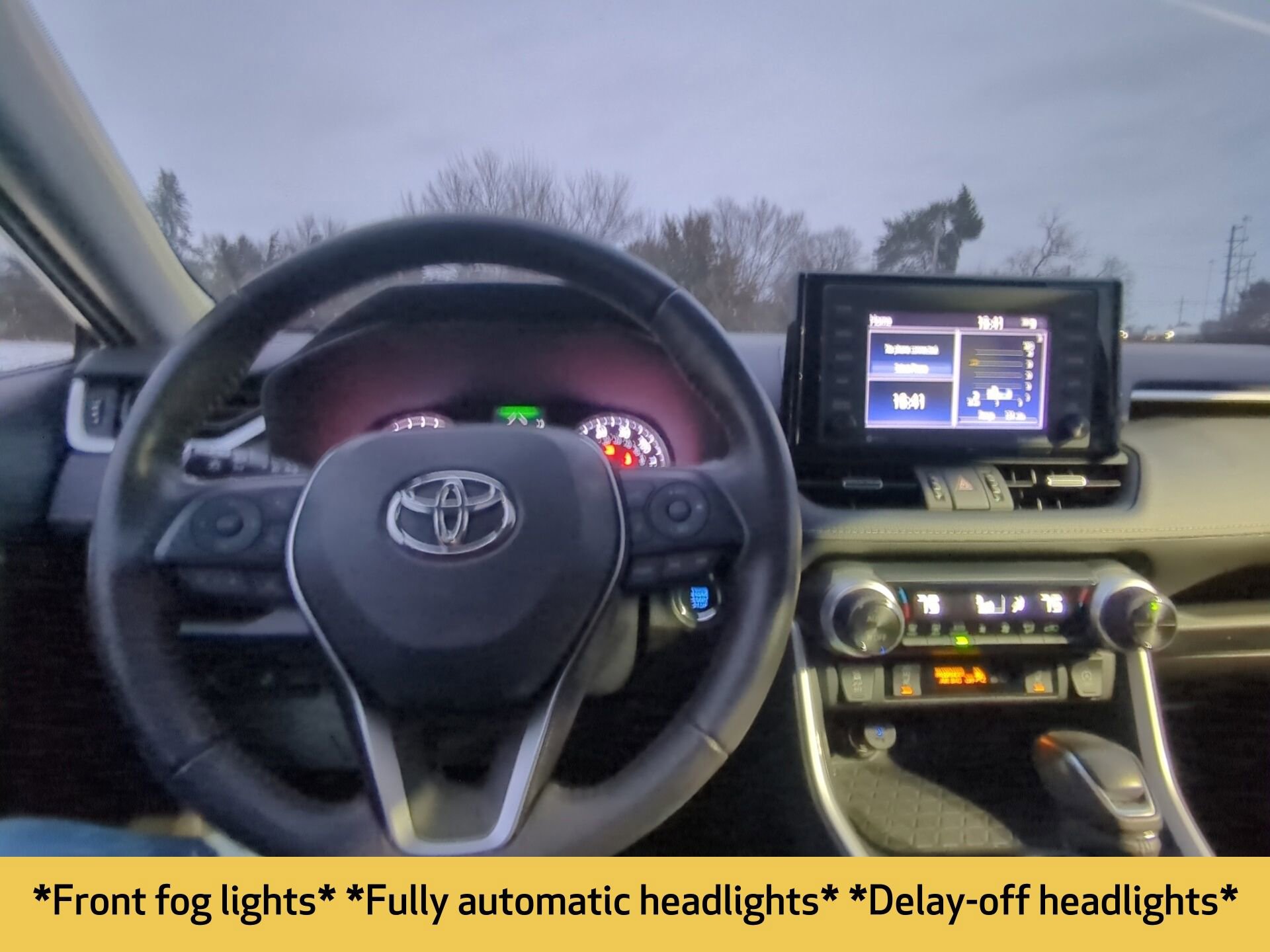 Used 2021 Toyota RAV4 XLE Premium image 14