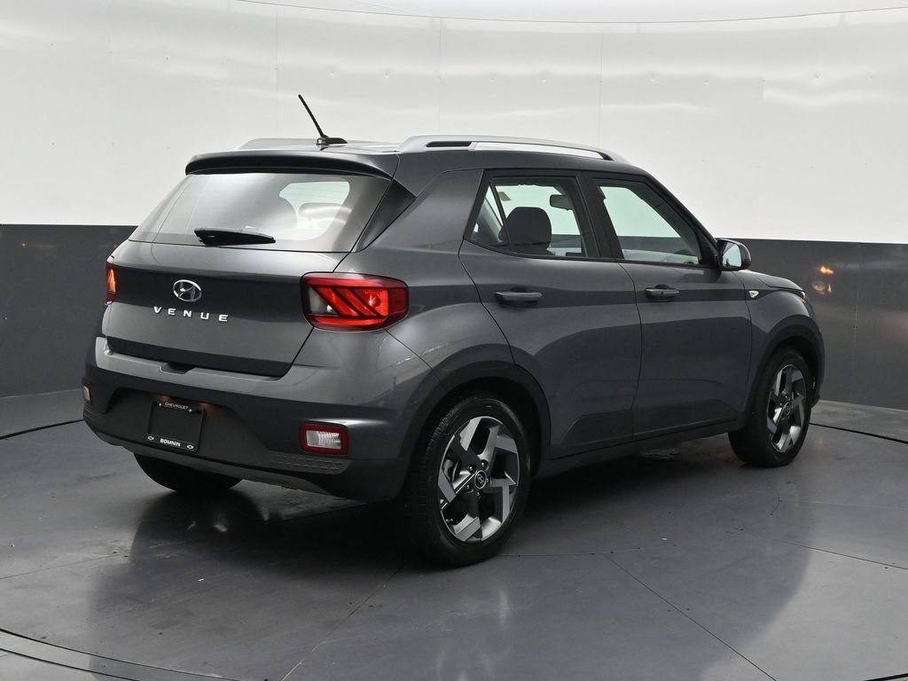 Used 2024 Hyundai Venue SEL FWD image 5