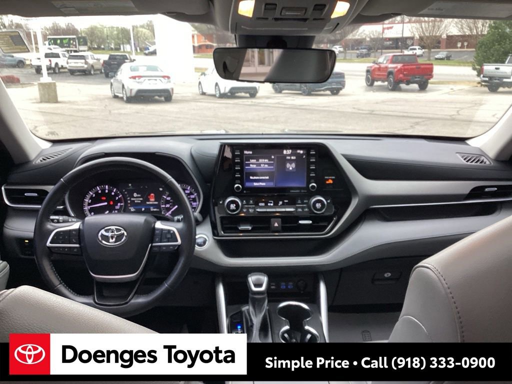 Used 2022 Toyota Highlander XLE image 17