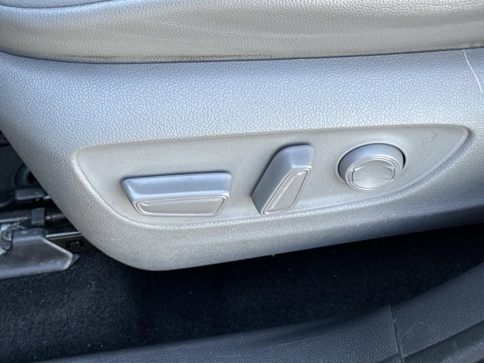 Used 2020 Toyota Highlander XLE AWD/4WD image 22