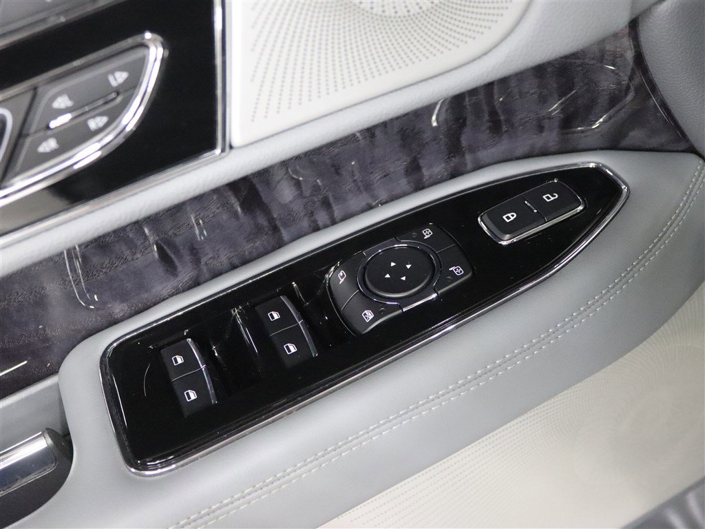 Used 2020 Lincoln Navigator L Reserve w/ Luxury Package image 35