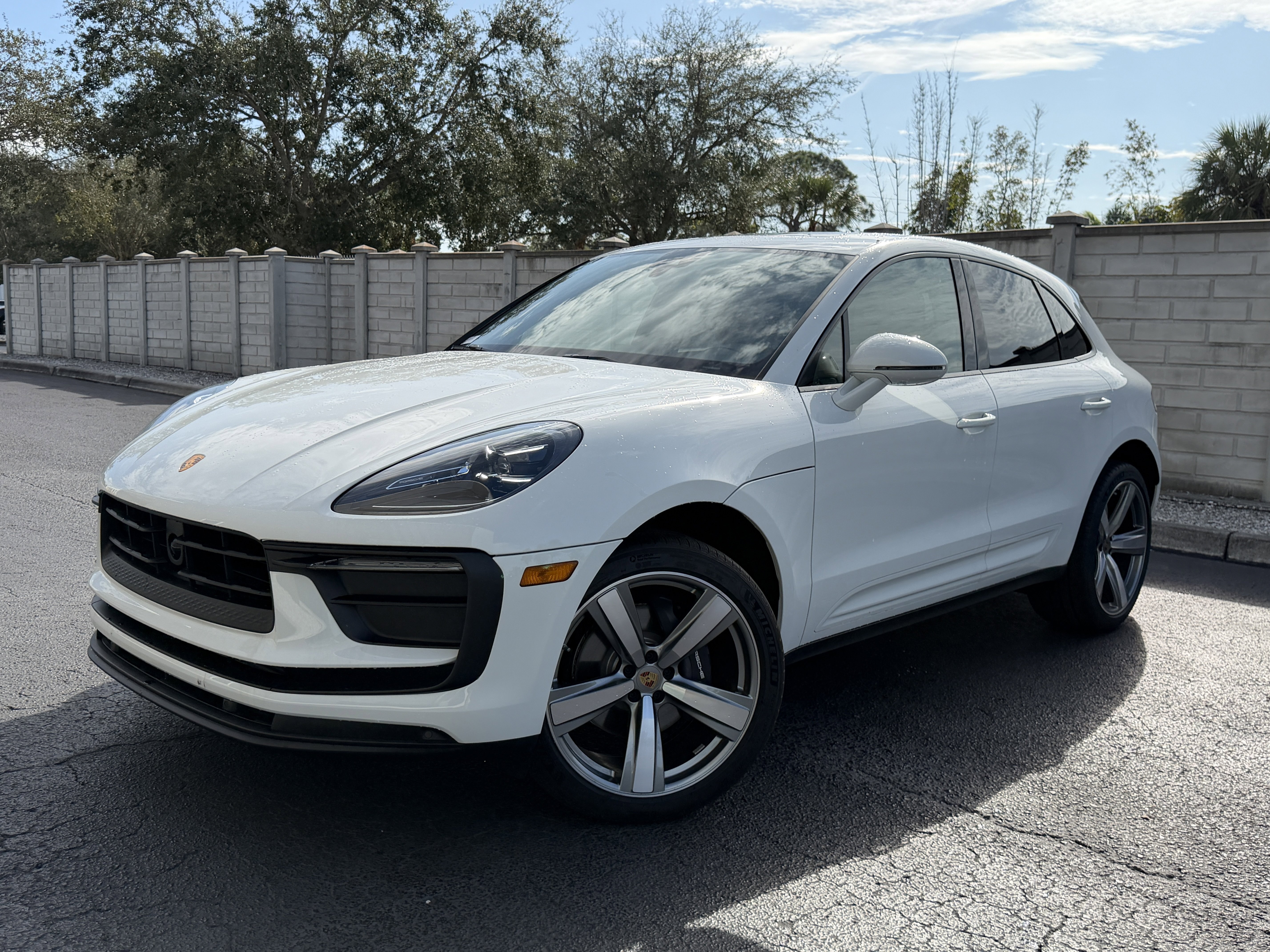 New 2025 Porsche Macan image 1