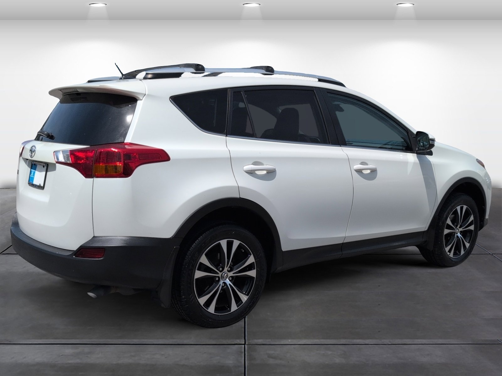 Used 2015 Toyota RAV4 Limited w/ Technology Package AWD/4WD image 5