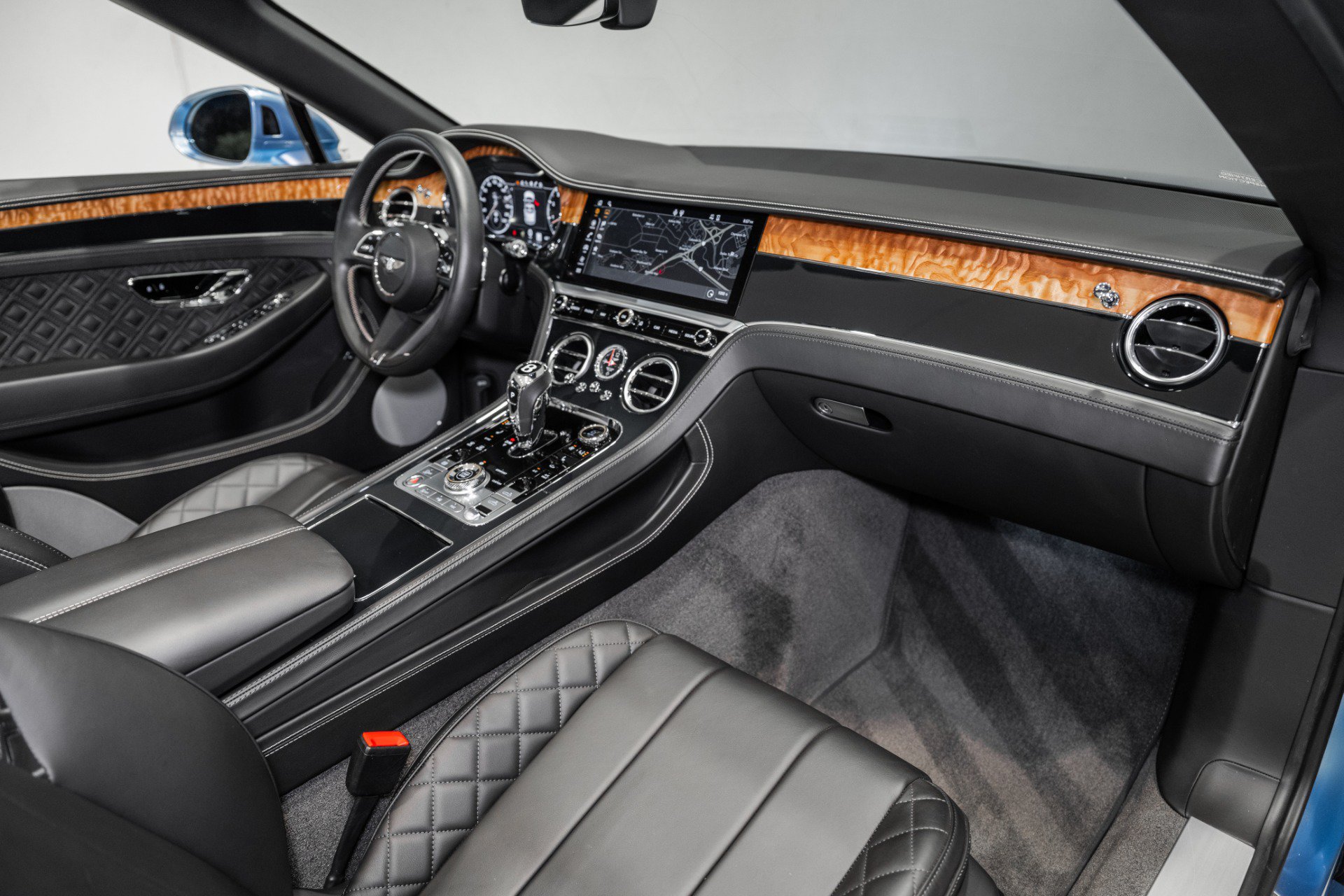 Certified 2022 Bentley Continental GT V8 AWD/4WD image 4
