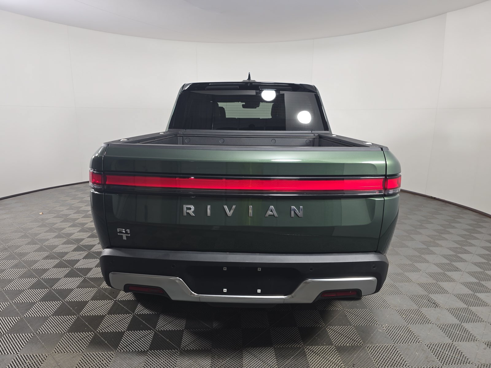 Used 2024 Rivian R1T Adventure Dual AWD/4WD image 4