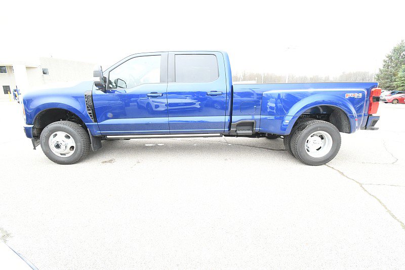 New 2026 Ford F350 Platinum w/ FX4 Off-Road Package AWD/4WD image 4