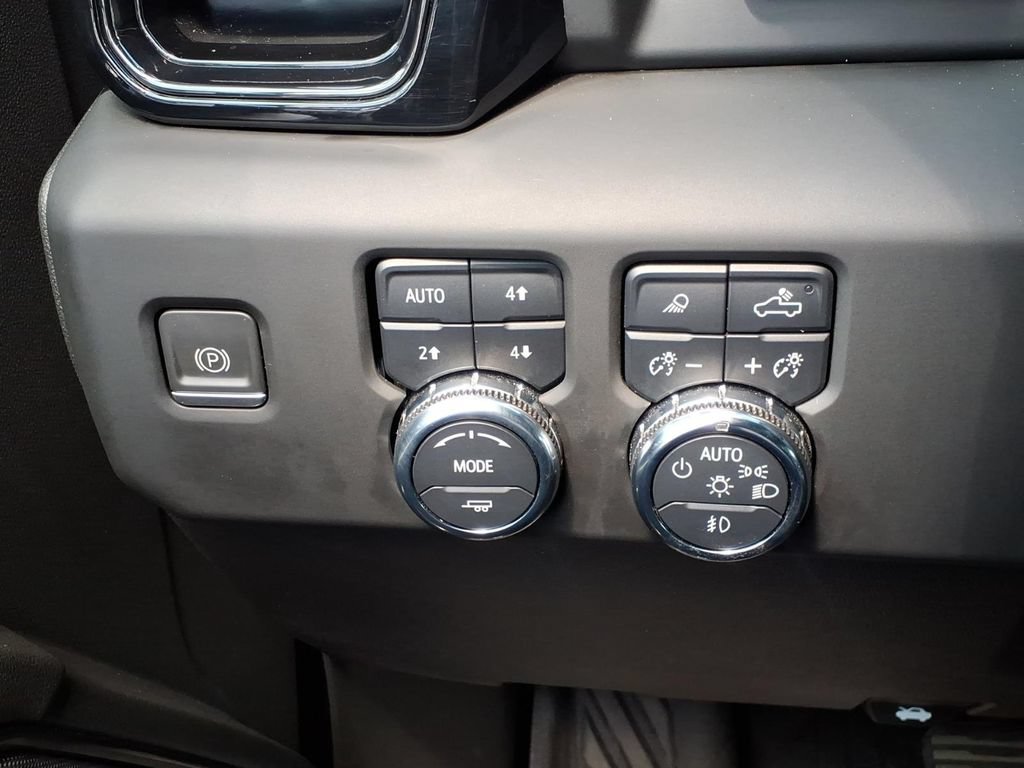 Used 2023 GMC Sierra 1500 AT4 w/ Technology Package AWD/4WD image 36