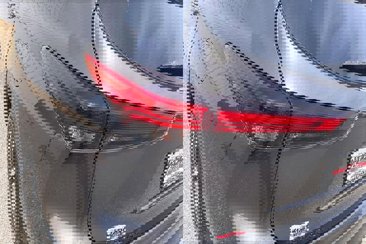 Used 2020 Toyota Highlander XLE FWD image 35