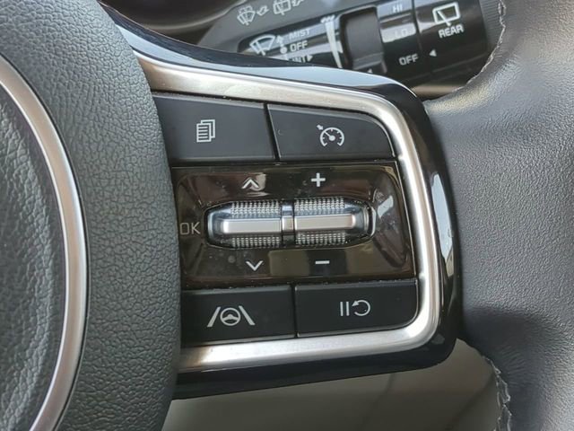 Used 2024 Kia Carnival LX image 29