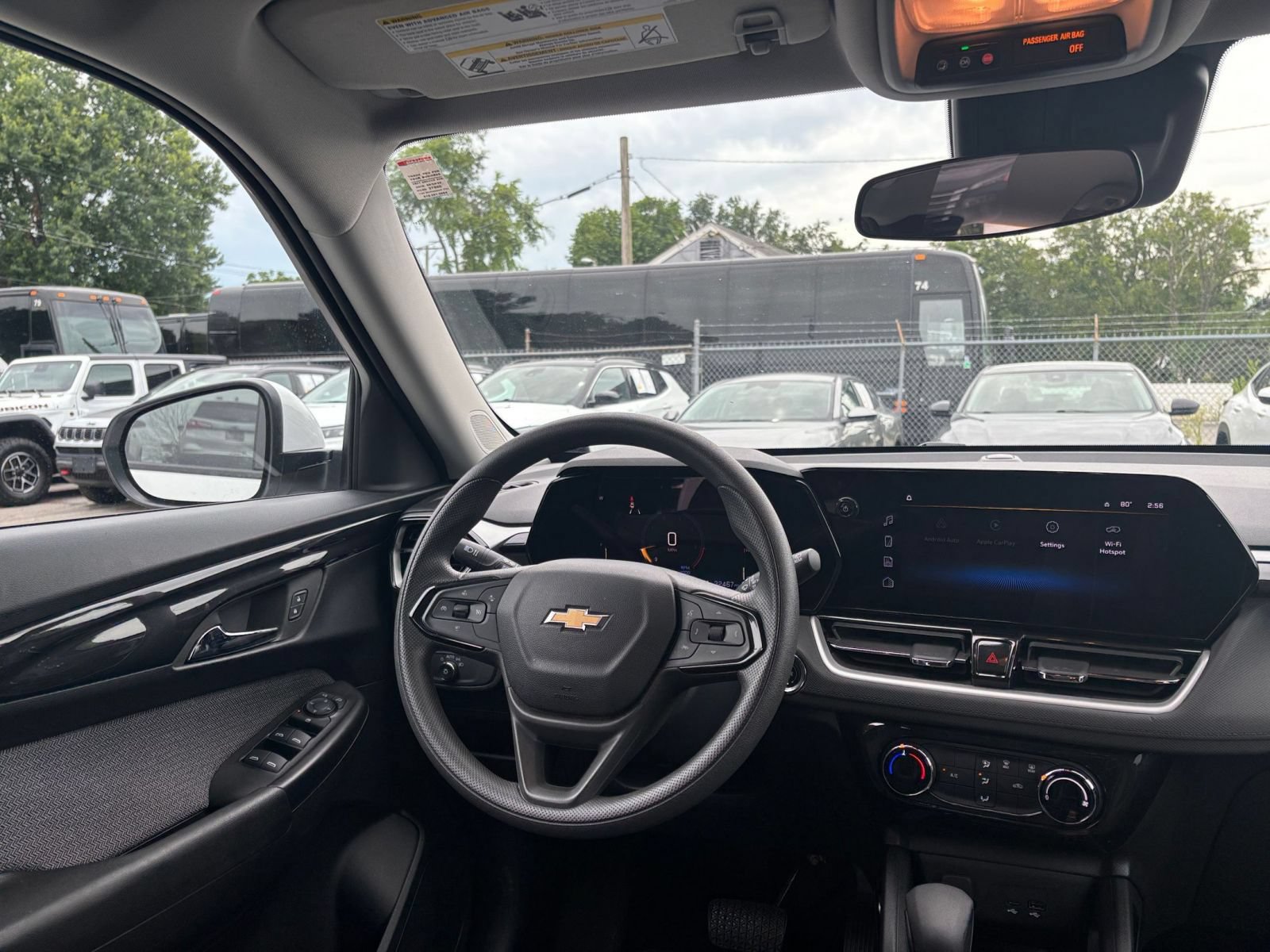 Used 2025 Chevrolet TrailBlazer LT FWD image 32