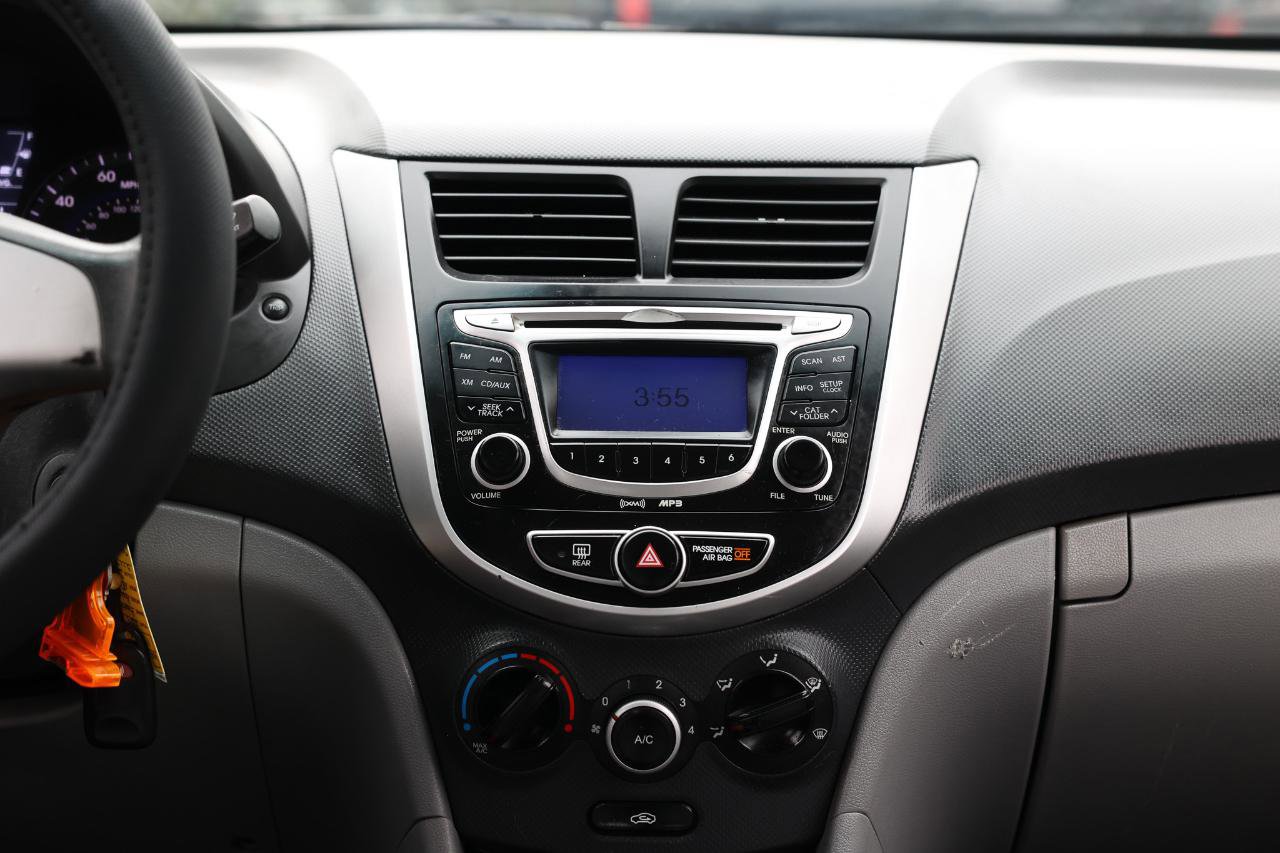 Used 2013 Hyundai Accent GLS image 30