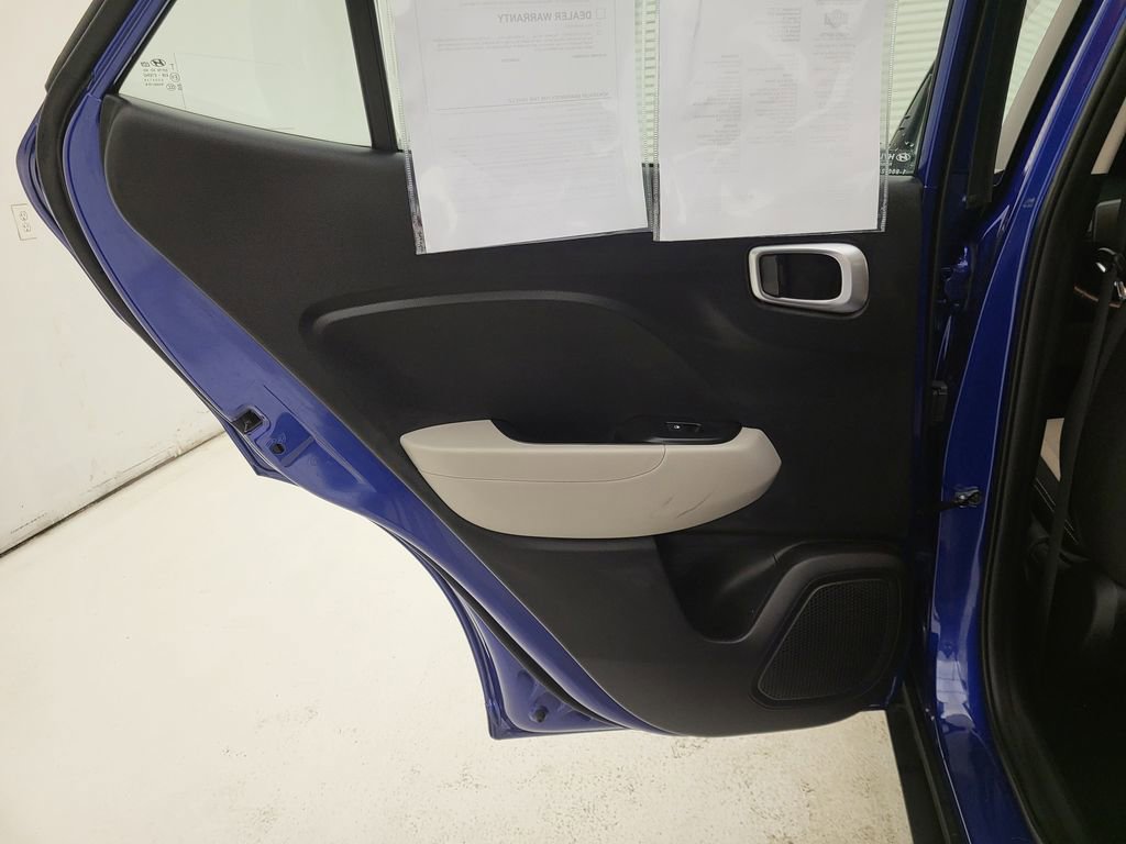 Used 2025 Hyundai Venue SEL image 38