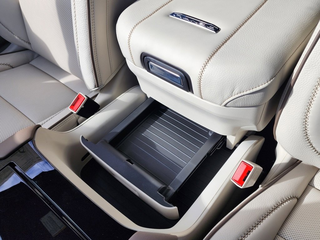 New 2026 GMC Yukon XL Denali w/ Sun & Power Step Package image 39