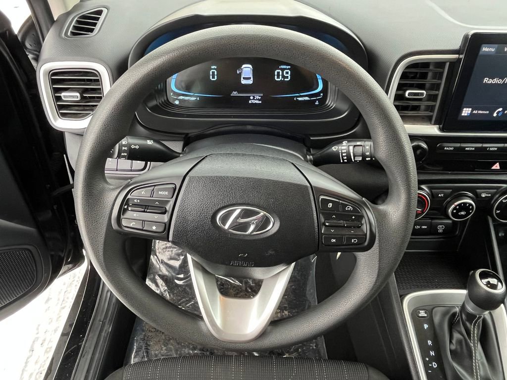 Used 2023 Hyundai Venue SE w/ Cargo Package FWD image 12