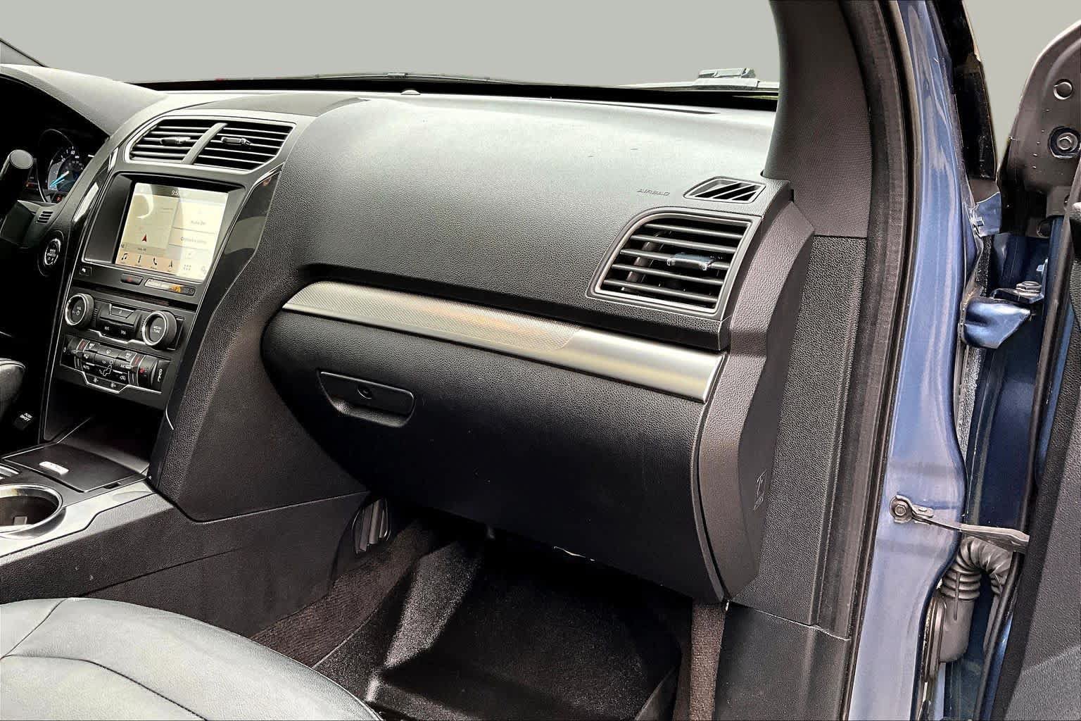 Used 2018 Ford Explorer XLT w/ Equipment Group 202A AWD/4WD image 19