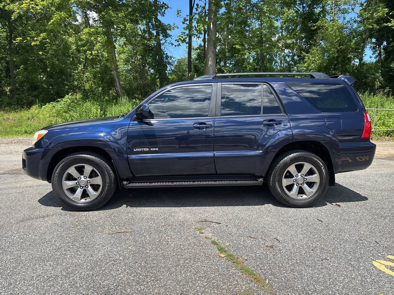 Used 2006 Toyota 4Runner Limited AWD/4WD image 2