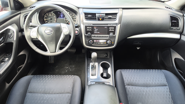 Used 2017 Nissan Altima 2.5 SV w/ Convenience Package FWD image 8