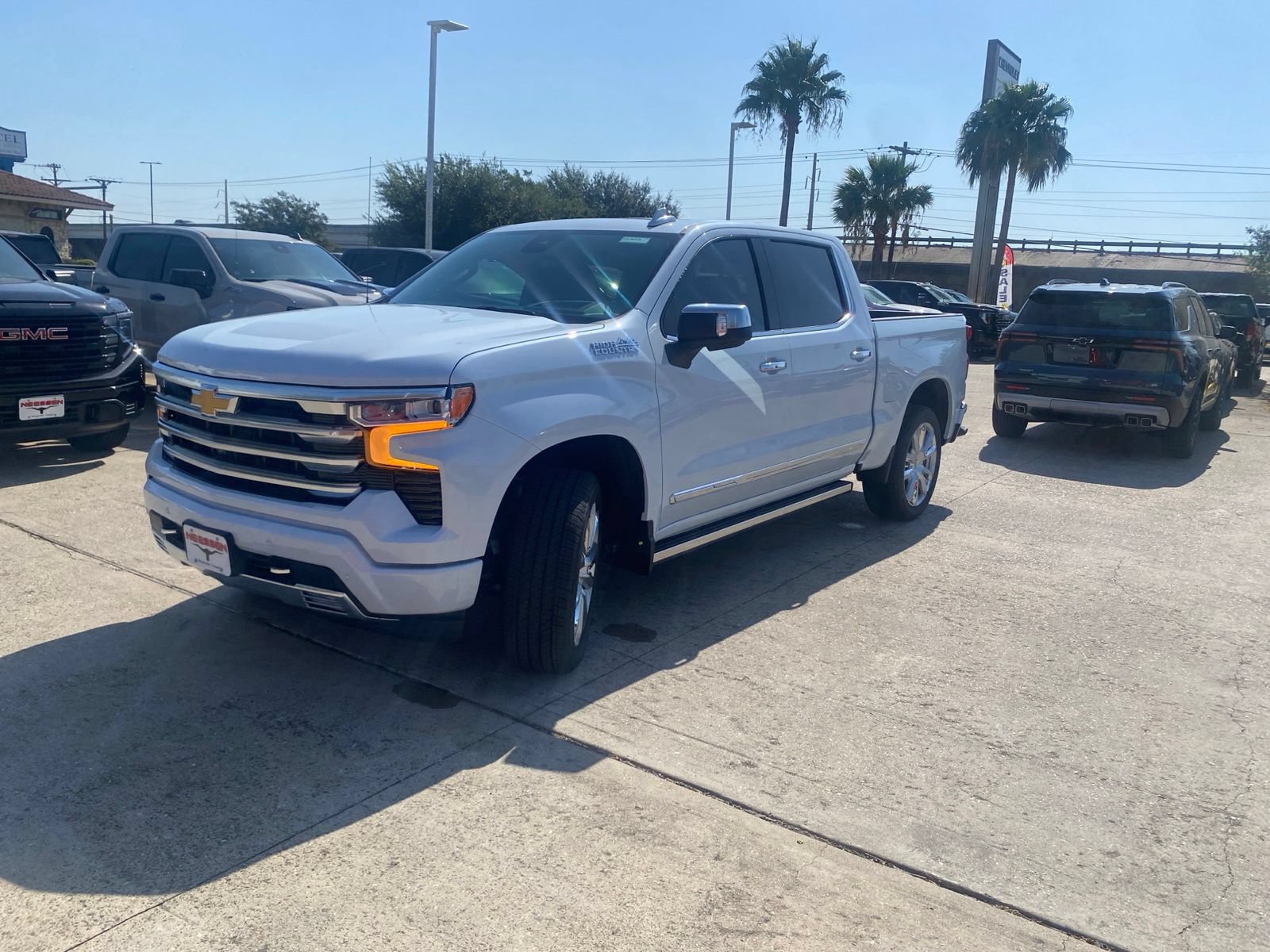 New 2026 Chevrolet Silverado 1500 High Country w/ High Country Premium Package AWD/4WD image 3