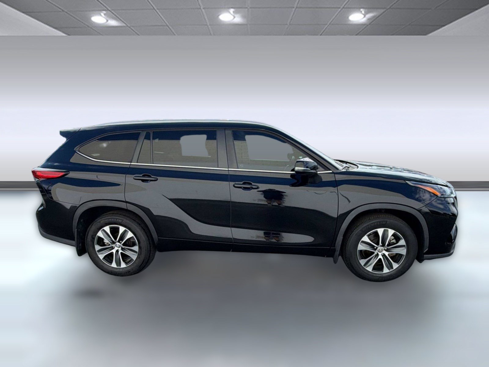 Used 2023 Toyota Highlander XLE FWD image 7