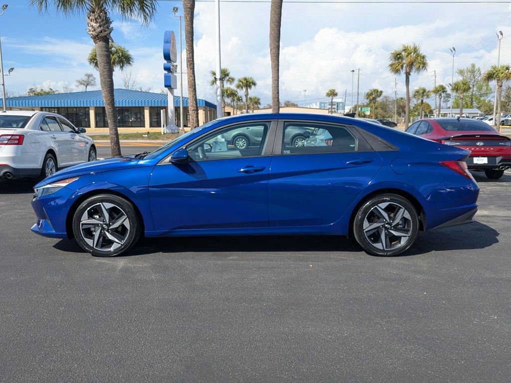 Used 2023 Hyundai Elantra SEL w/ Convenience Package image 9