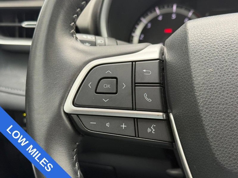 Used 2023 Toyota Highlander XLE AWD/4WD image 17