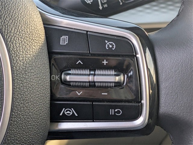 Used 2022 Kia Carnival LX image 22