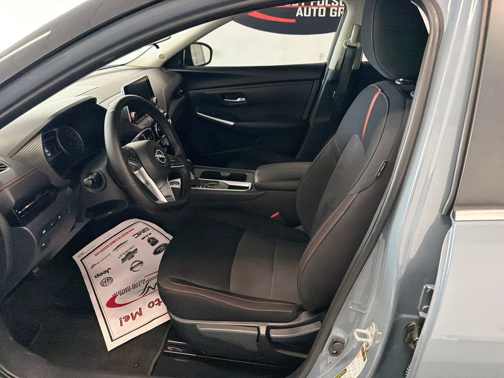 Used 2025 Nissan Sentra SR FWD image 10