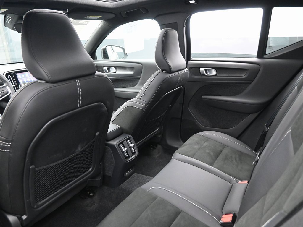Used 2023 Volvo XC40 Recharge Ultimate w/ Protection Package Premier image 28
