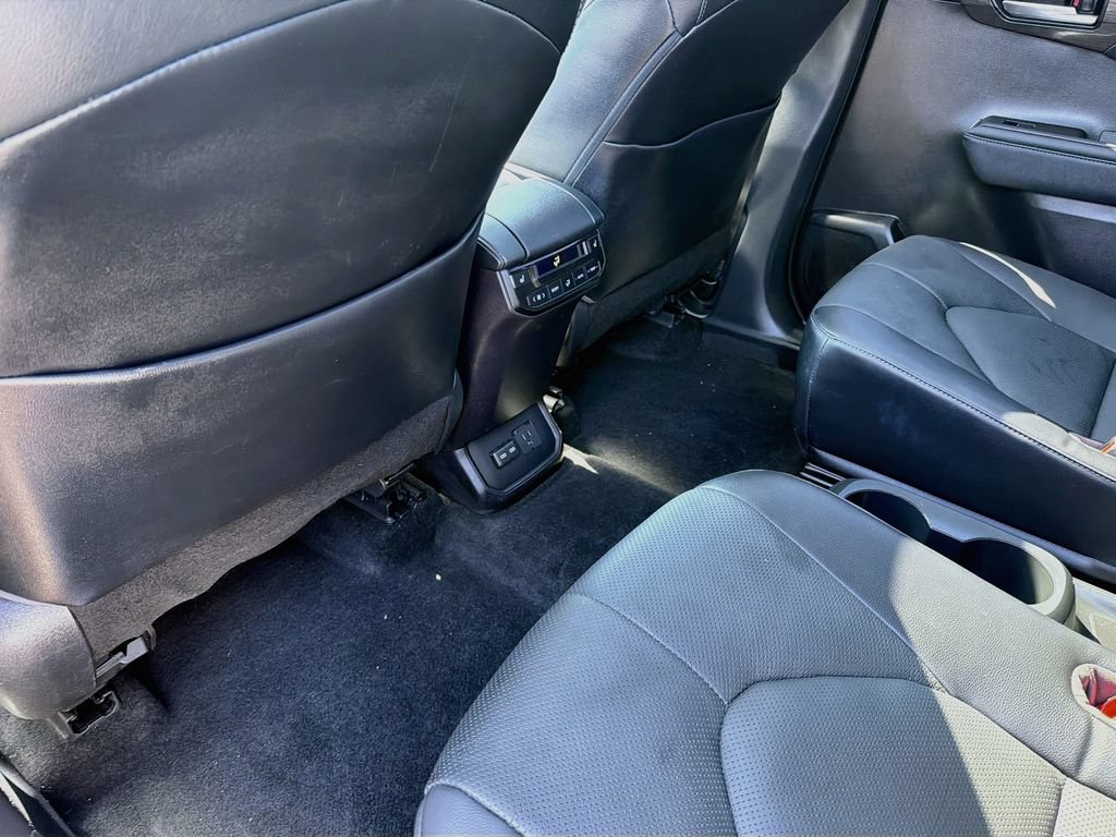 Used 2023 Toyota Highlander Platinum AWD/4WD image 25