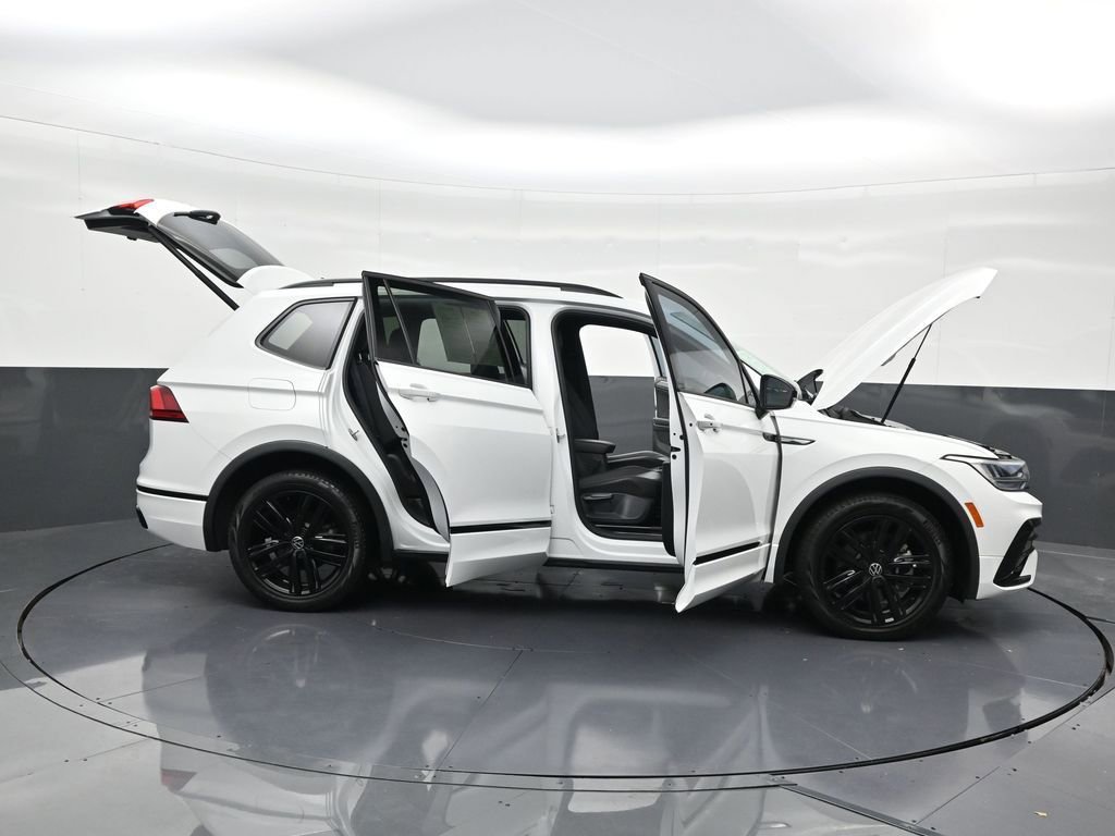 Used 2022 Volkswagen Tiguan SE R-Line image 33
