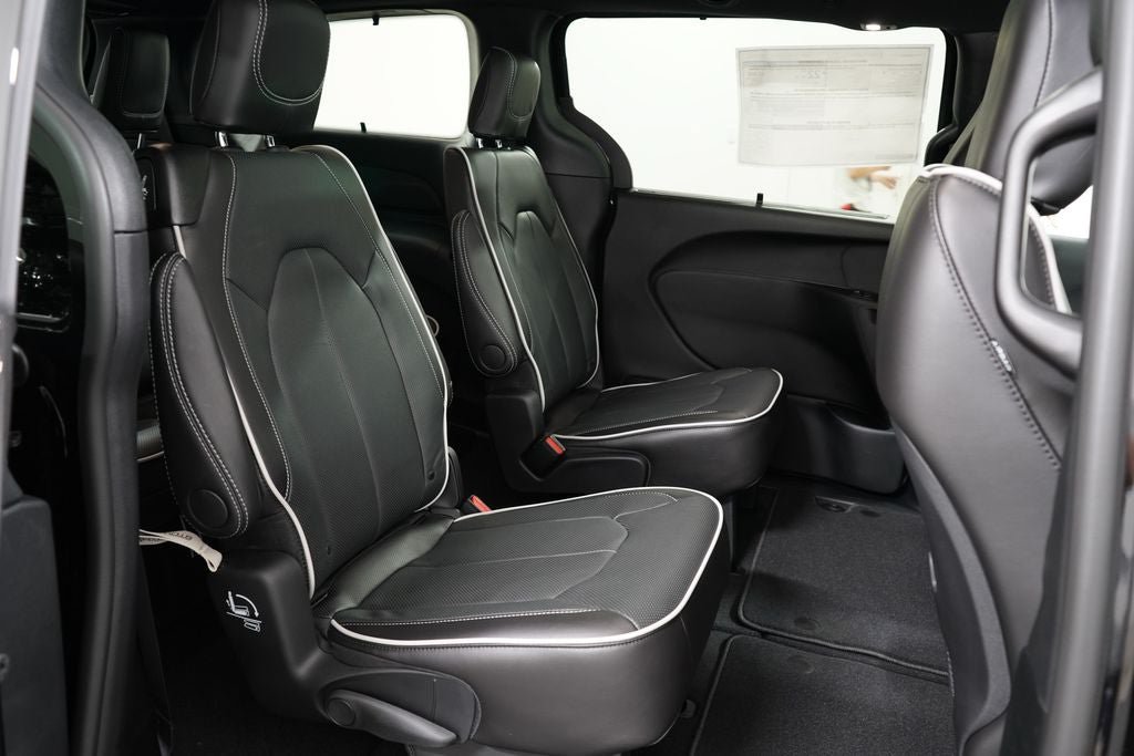 New 2027 Chrysler Pacifica Limited w/ Family Tech Group FWD image 24