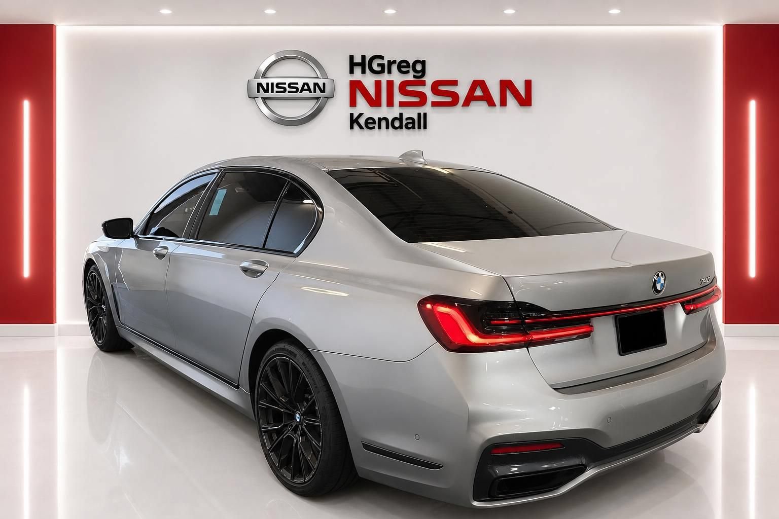 Used 2021 BMW 740i w/ M Sport Package RWD image 2