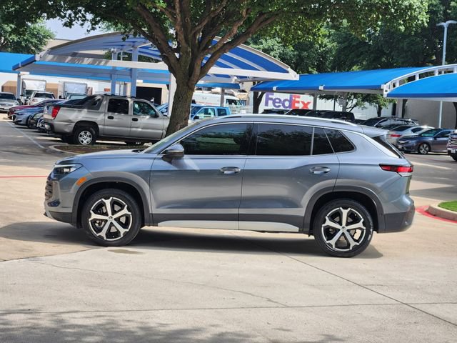 Used 2025 Volkswagen Tiguan SE AWD/4WD image 13