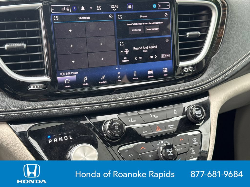 Used 2023 Chrysler Pacifica Limited FWD image 29