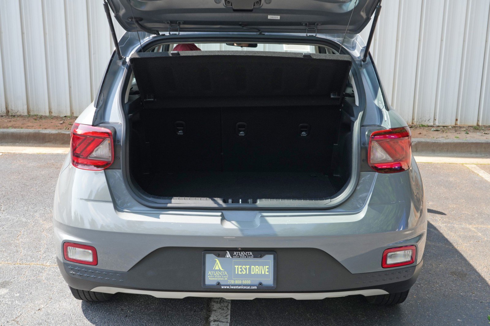 Used 2021 Hyundai Venue SE FWD image 9