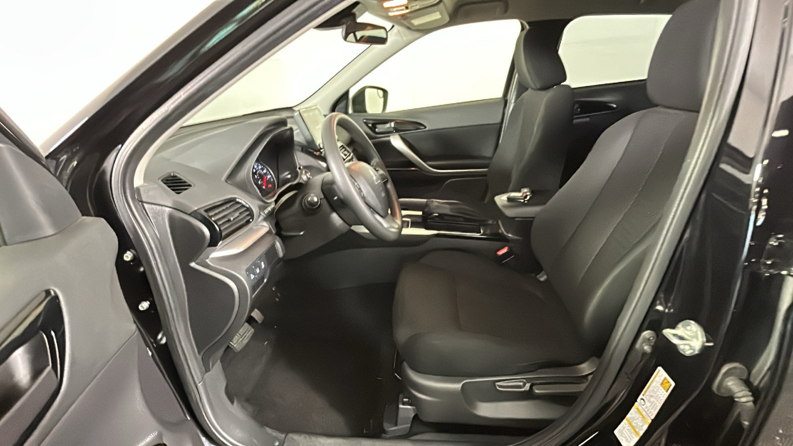 Used 2025 Mitsubishi Eclipse Cross LE AWD/4WD image 11