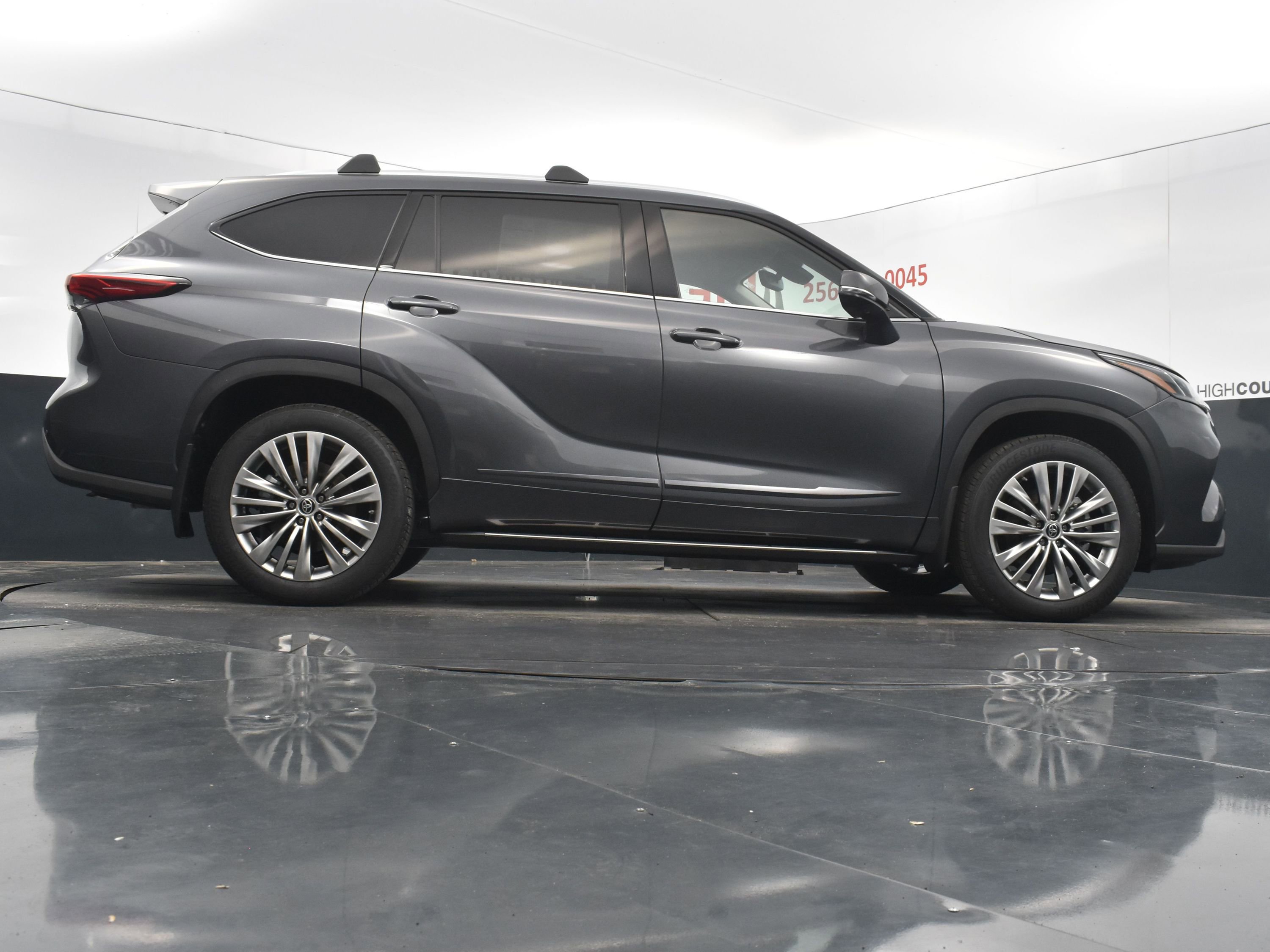 Used 2022 Toyota Highlander Platinum image 45