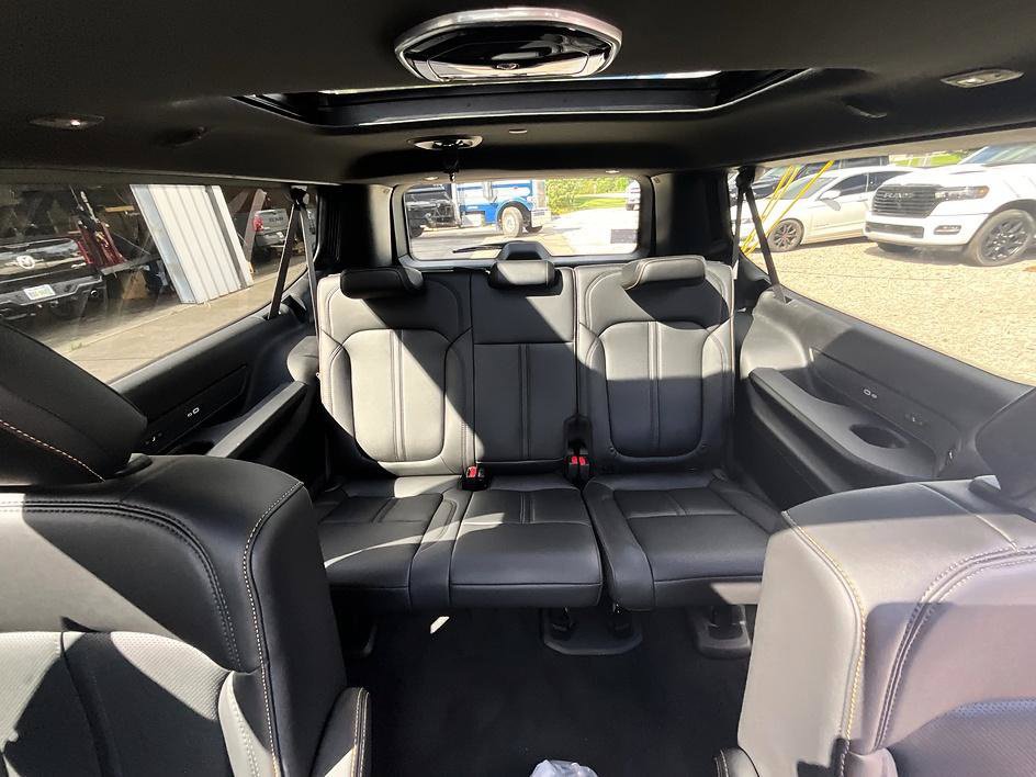 New 2026 Jeep Grand Wagoneer L 4WD image 38