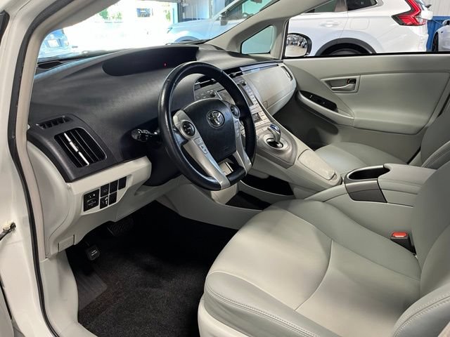 Used 2015 Toyota Prius Five w/ Advanced Technology Package FWD image 22