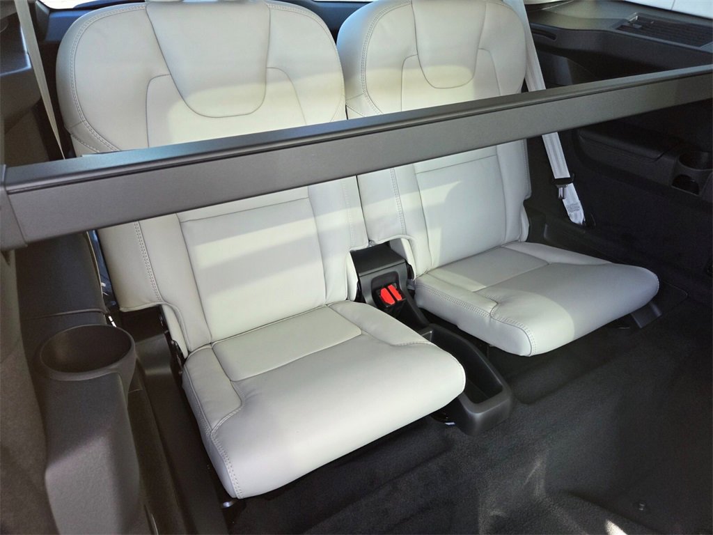 New 2026 Volvo XC90 B6 Ultra w/ Protection Package image 19