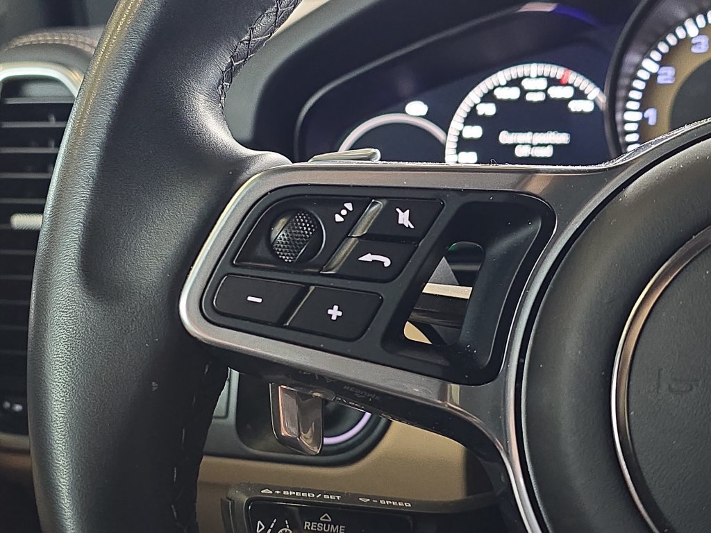 Used 2023 Porsche Cayenne Platinum Edition AWD/4WD image 18