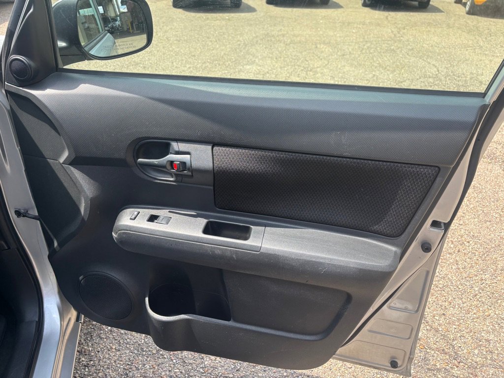 Used 2009 Scion xB FWD image 11