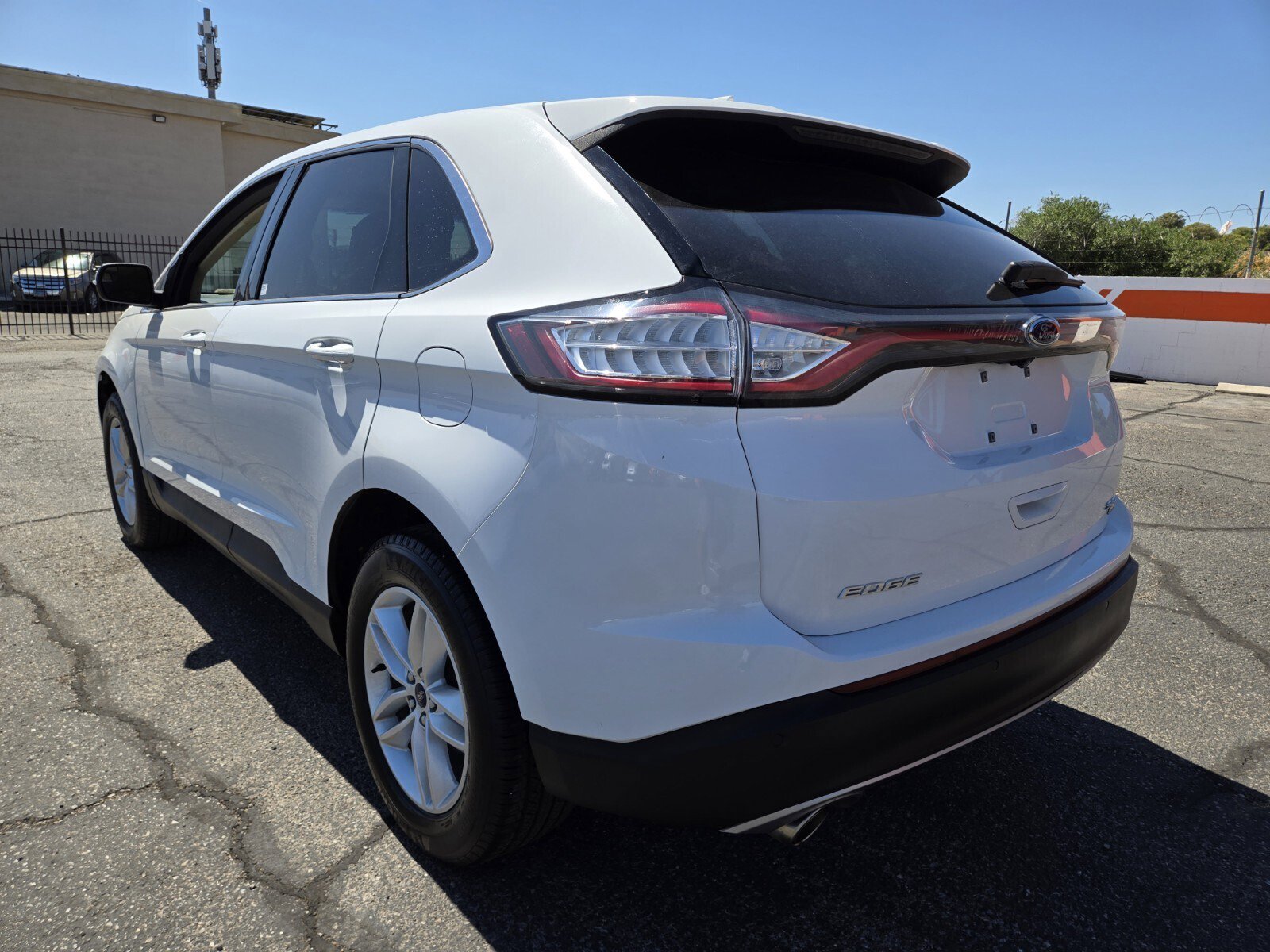 Used 2016 Ford Edge SEL w/ Equipment Group 201A AWD/4WD image 3