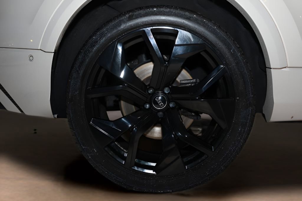 Used 2021 Audi SQ8 Premium Plus w/ SQ8 Black Optic Package image 32