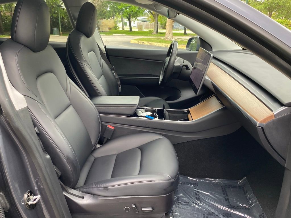 Used 2021 Tesla Model Y Long Range AWD/4WD image 18