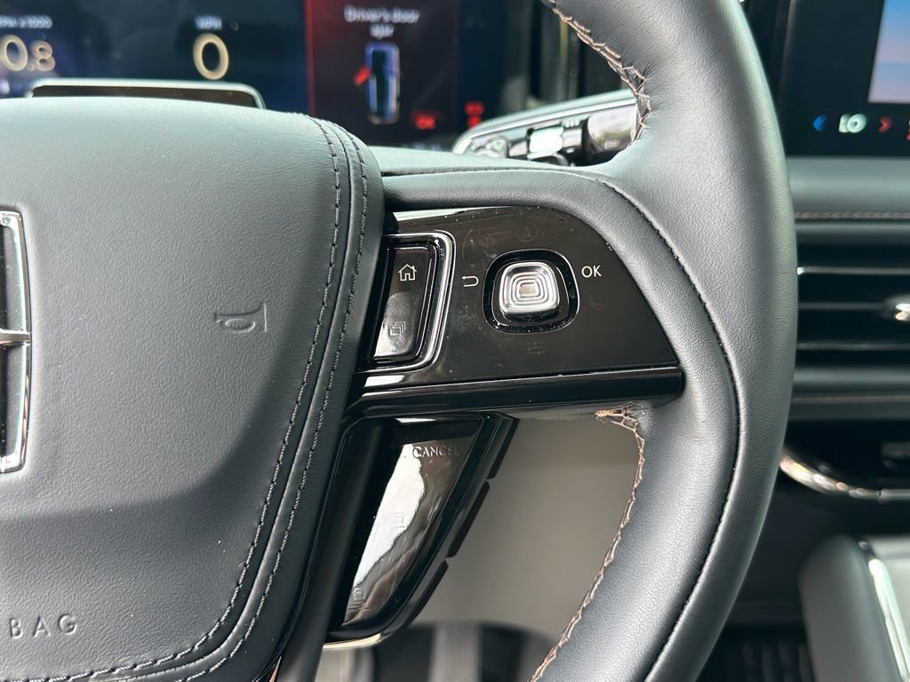 New 2026 Lincoln Aviator AWD w/ Jet Appearance Package image 10