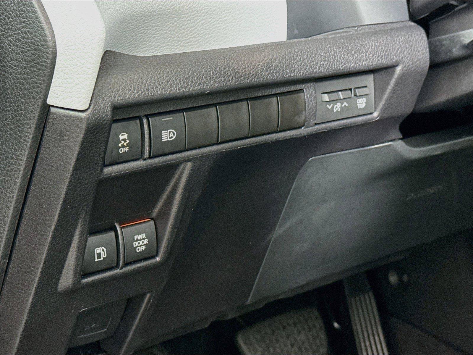 Certified 2025 Toyota Sienna XLE FWD image 16