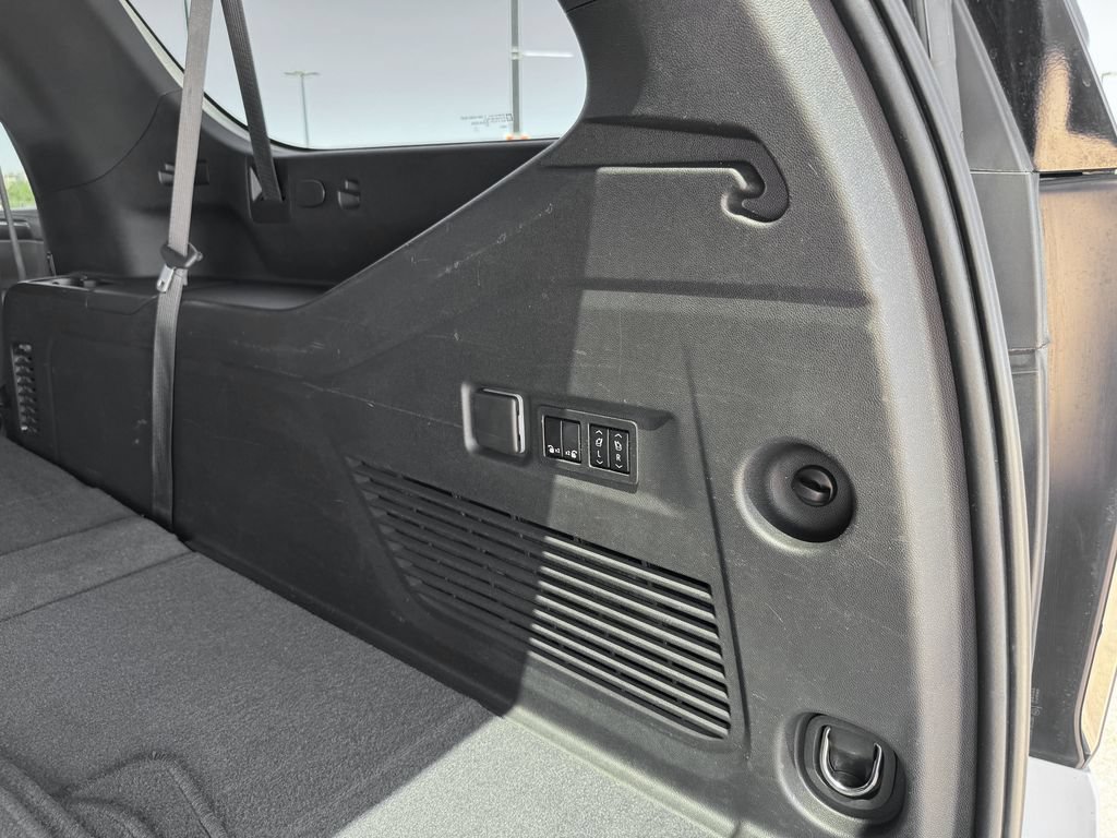Used 2022 Chevrolet Suburban High Country AWD/4WD image 10